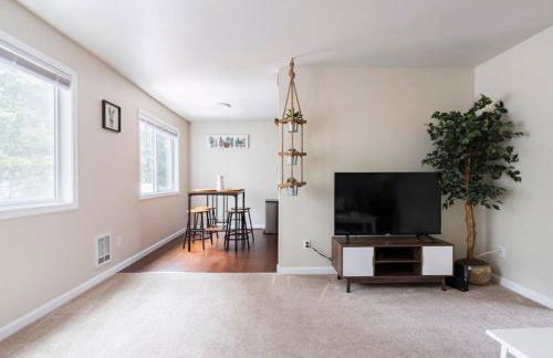 Spacious Kenmore Apartment- King Bed, Queen Bed, Fast Wifi - Foto 5