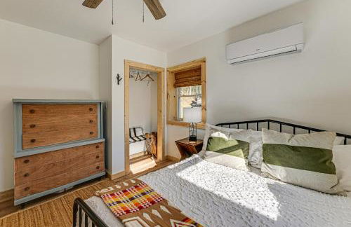 Remote Home with Deck and Grill in Scenic Tuckasegee! - Foto 12