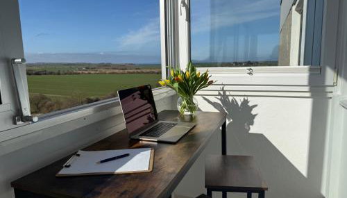 Panoramablick Ostsee, Binnensee & Salzwiesen - Balkon - Stilvoll - Highspeed Glasfaser WLAN - Parkplatz - Ferienwohnung 'Freiheit' - Photo 3
