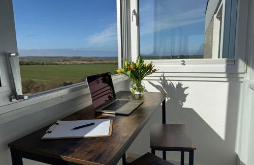 FeWo "Freiheit" - Panoramablick - großer Balkon, ganzjährig zu nutzen - schnelles WLAN - Parkplatz - 300 Meter zum Strand - Foto 16