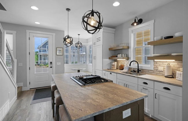 Hook, Wine, & Sinker - Photo 6