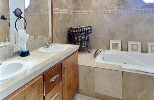 Sunset On The Seawall #1 by Ryson Vacation Rentals - Foto 65