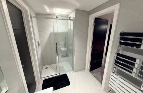 Luxury home 5 bedroom 3 bathroom games room parking - Foto 26