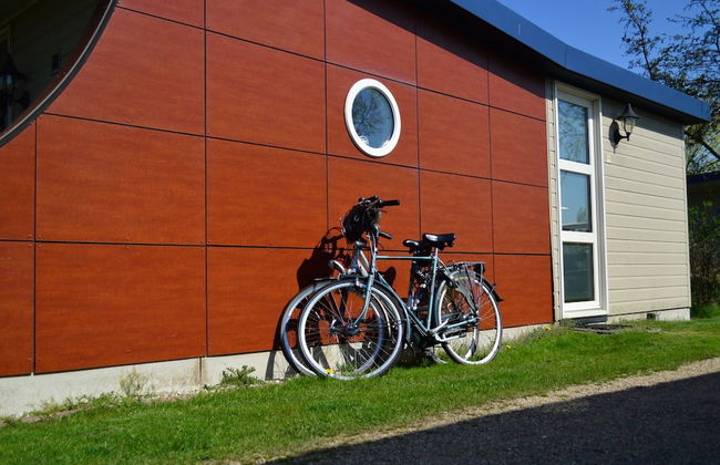 Bungalow in 's-gravenzande With Nautical Charm - Photo 1