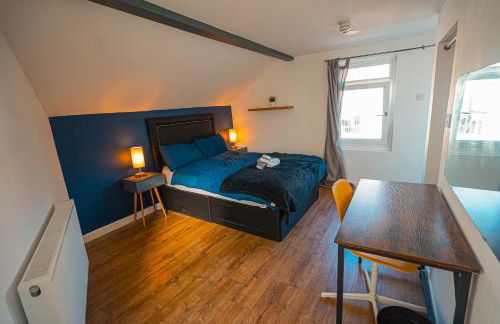 Private and Spacious 2 Bedroom House - Free Parking! - Foto 3