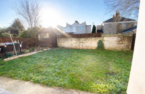 S Gravesend 1 Bed Flat 2 Min Walk STN-Town Centre - Foto 17