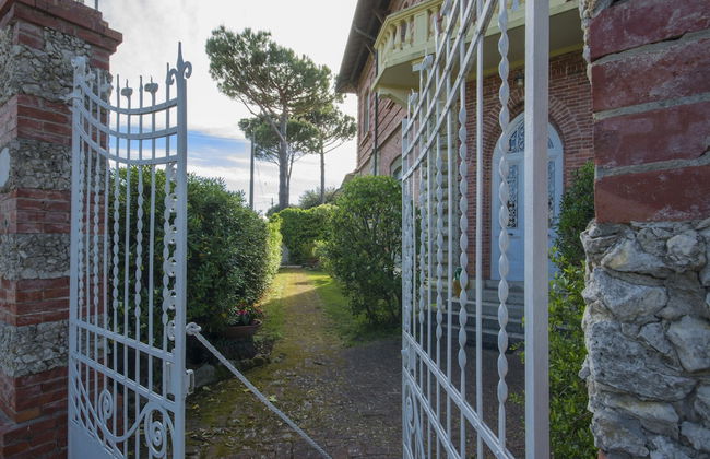 Fantastic Liberty Villa in the Heart of Versilia - Photo 26