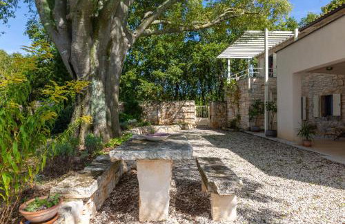 Beautiful restored farmhouse with private pool and gardens - Foto 29