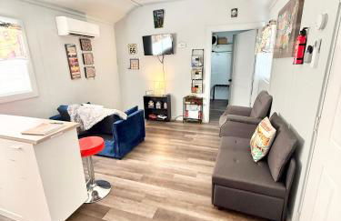 Route 66 Pop Stop-Minutes to Main St - Foto 39