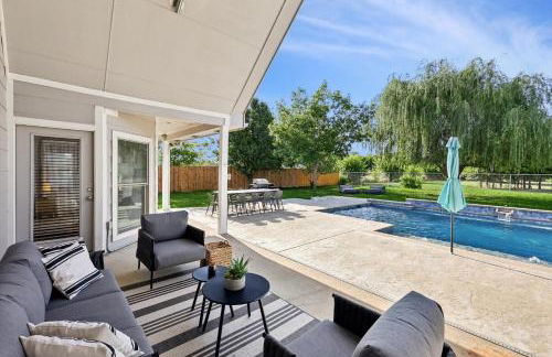 The Perfect Holiday Getaway 5BR 4BA with Pool and Hot Tub - Photo 13