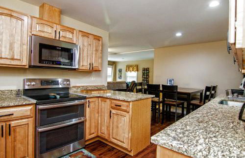 Cabin by the Creek with private creek access - Foto 14