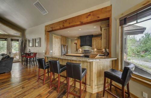 Bear Discovery Custom Tamarack Estate Home by Casago McCall - Donerightmanagement - Foto 14