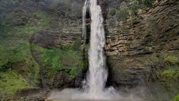 La Encantada waterfall in Meta