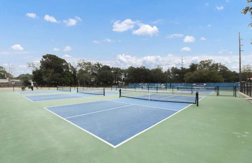 Ocean - 5 Beds Retreat with Pickleball, Arcade, Grill & Beach Access! - Foto 58