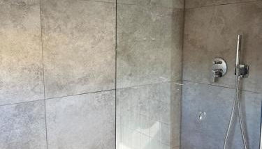 Zentrales und ruhiges Reiheneckhaus, 4,5 Zimmer - Foto 4, Shower