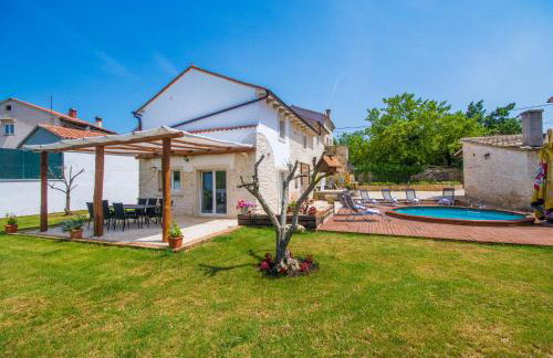 Villa Milena, a Rustic Summer Haven with Pool, Pets Welcome! - Foto 6