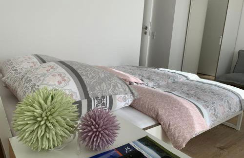 Top Modernes 1-Zimmer-Apartment mit Küche, Parkplatz, kostenfreiem WLAN und Netflix - Foto 4