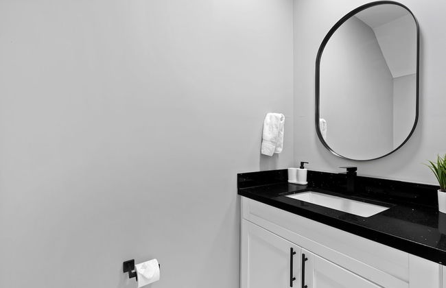 Charming Studio 5 Minutes From Wynwood - Photo 38