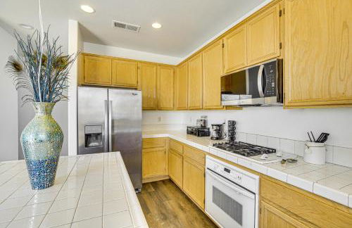 Pool Table and Charcoal Grill Home in Victorville! - Foto 8