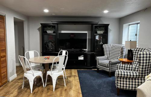 Unique Home Perfect for Large Gatherings. Pets welcome! - Photo 19