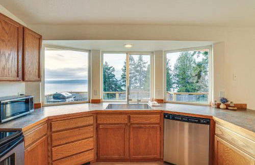 Port Townsend Escape with Deck, Bay and Mountain Views - Foto 10
