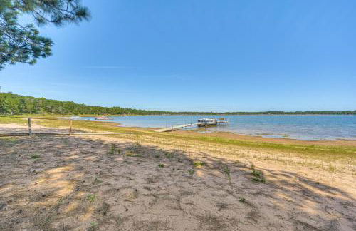 Waterfront Escape on Big Sand Lake with Private Dock - Foto 3