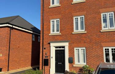 #53 Stylish 4 Bed Home 2 Full 1 Half Bath Free Parking - Foto 7