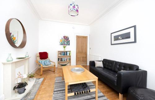 JOIVY Charming Apartment near Leith Links with Patio - Foto 16
