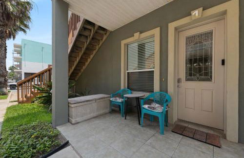 Beautiful 2 Bed 2 bath 1st Floor condo by beach with Pool - Foto 19