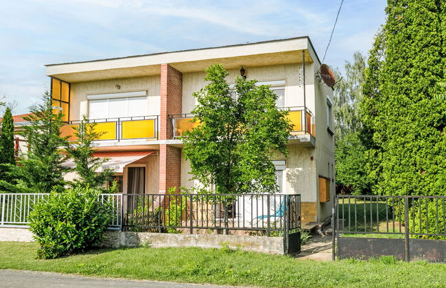 2 bedroom House in Balatonszárszó with garden and terrace - Photo 1