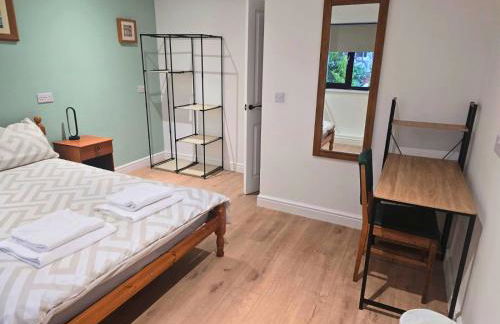 New 4 Bed House Sleeps up to 8 People - Foto 6