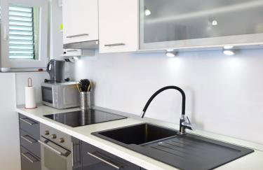 ON THE BEACH 4-pax Apartment A2 with a terrace & sea view - Photo 5