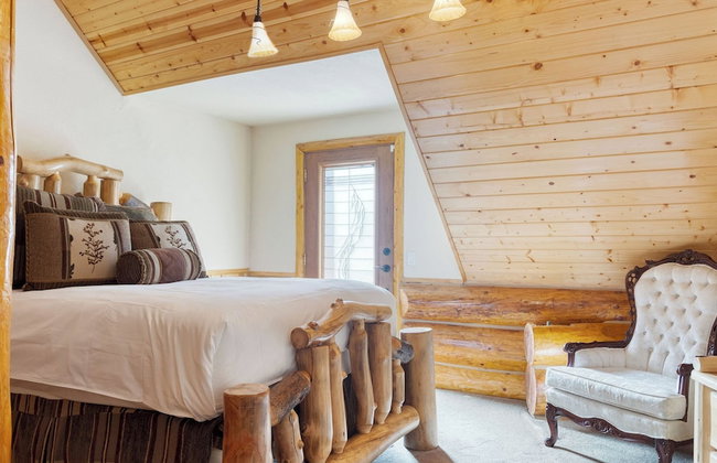 Pinetree Place by Avantstay Group Cabin w/ Hot Tub Minutes to the Lake - Photo 103