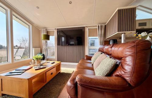 Hot Tub Lodge with Panoramic Views & Free Golf - Foto 42