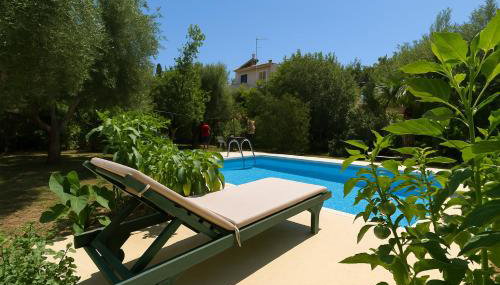 Sofiana's Garden Retreat with Private Pool - Foto 5