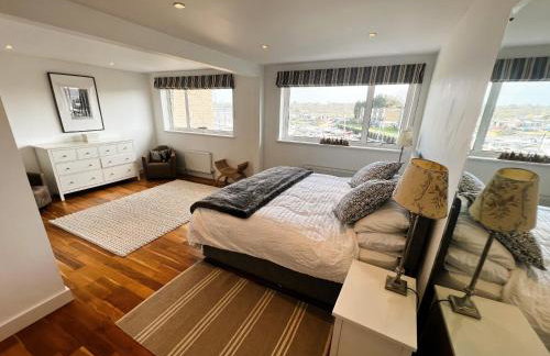 North Quay - Pet friendly Luxury Townhouse overlooking Bembridge Harbour - Photo 3