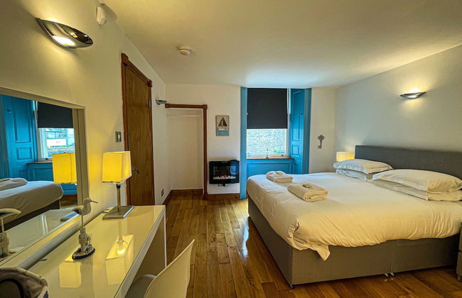 Harbourside Apartments - Photo 3