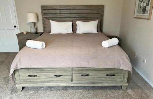 Family Fun! Sleeps 8, King Bed, 2 Queens, and Sofa Bed, Games - in Rogers - Foto 13