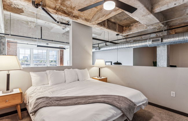 Luxury Historic Loft with Gym - Photo 67