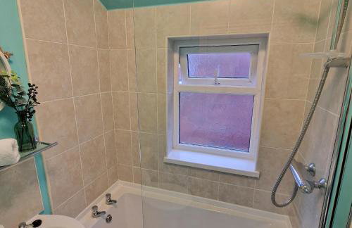 3Bed-Near A1 Motorway-FreeParking-by Holiday Homes - Foto 14