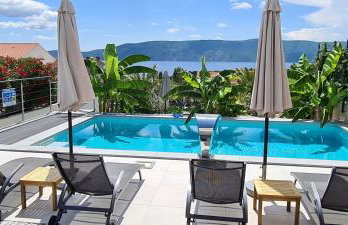 Luxury White Sails Villas with a Multi Sport Court and Sea View - Photo 18