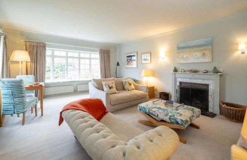 3 The Coastguards, Thorpeness - Only a stones throw from the Beach and very close to famous boating Meare, Country Club and Golf Club - Aldeburgh Coastal Cottages - Foto 9