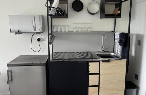 Studio apartment in Harefield - Photo 4