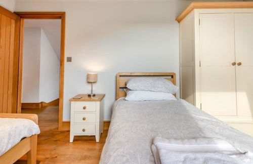 4 Bed in Llangyndeyrn CWRTY - Photo 24