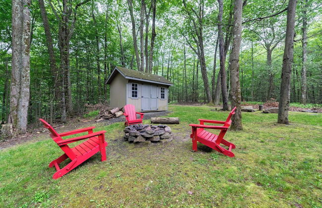 Bear Trail Chalet by Avantstay Retreat w/ Outdoor Living Deck & Fire Pit - Foto 48