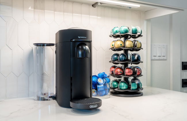 Eastside Home w Awesome Yard - Golf Pool Firepit - Foto 13