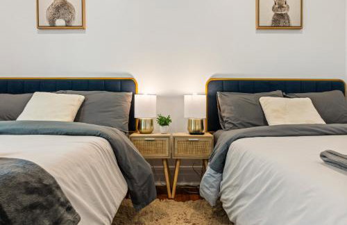 Los Angeles charming big house, king bed, parking, EV - Photo 14