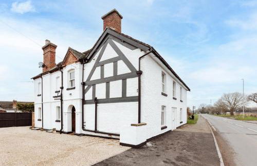 Large 7 Bedroom House for Families and Work Crews Hot Tub Parking Wi-Fi sleeps 17 - Foto 56