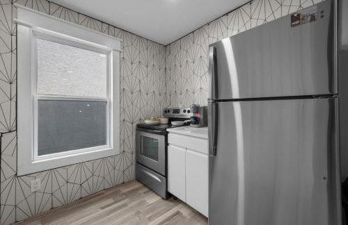 Modern Studio Retreat with Workspace in Houston - Foto 4