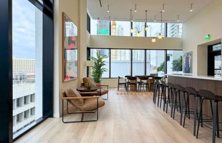 City Skyline Views & Rooftop Pool at District 225 - Foto 55